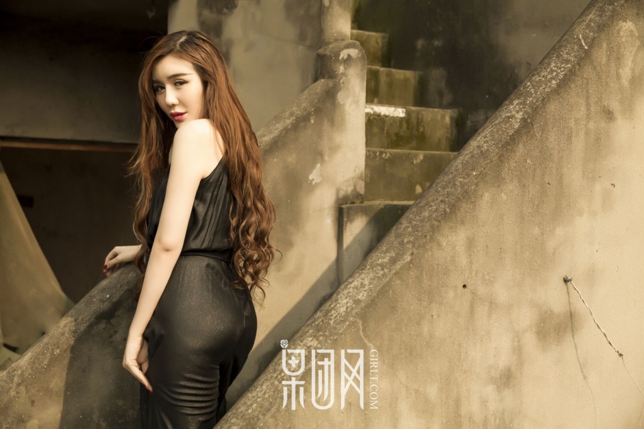 美女模特周晓唯内衣性感写真妩媚诱人