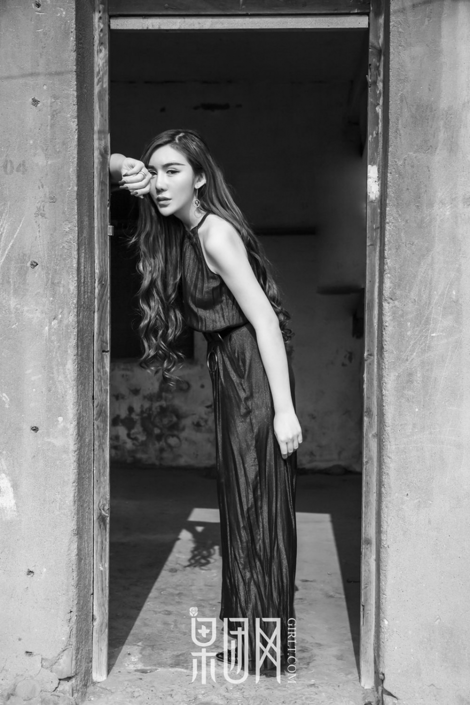 美女模特周晓唯内衣性感写真妩媚诱人