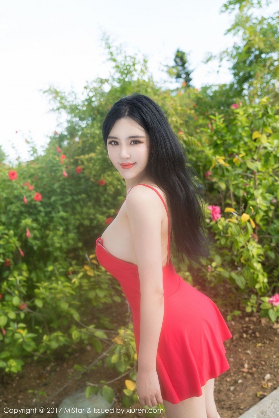 风满大胸气质秀人网美女刘钰儿妩媚妖娆丰腴人体艺术诱惑写真