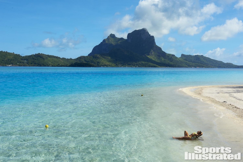 欧美超模Hannah Davis火辣身材海边人体艺术写真