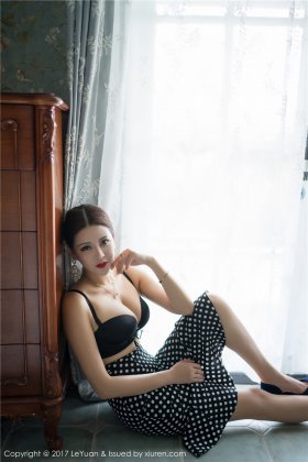 韵味十足大胸美腚少妇性感红唇高清人体艺术写真图片