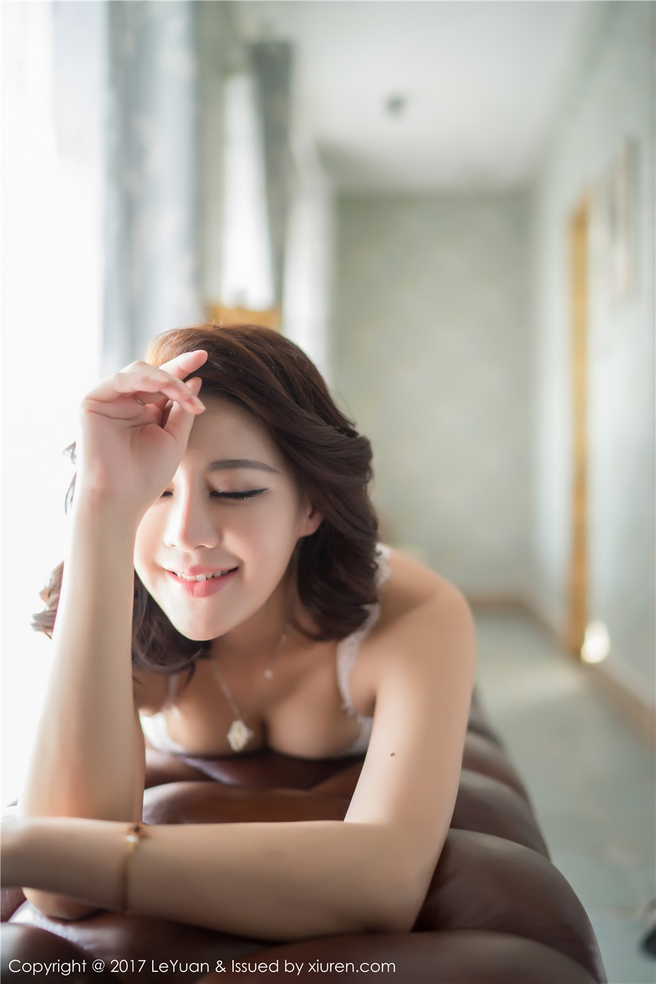 韵味十足大胸美腚少妇性感红唇高清人体艺术写真图片