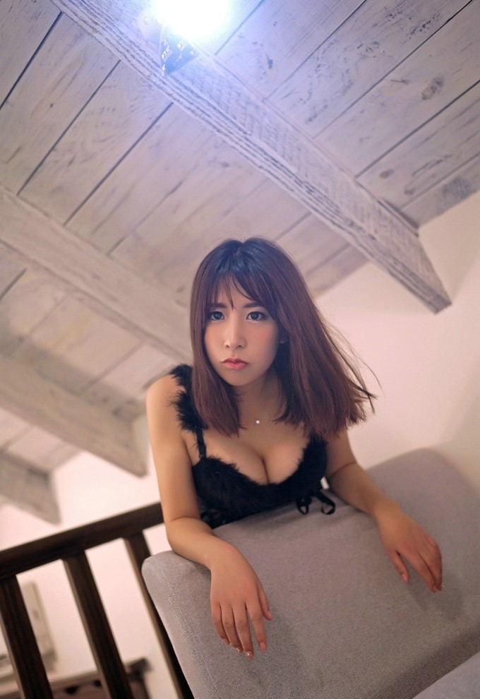 意乱情迷渔网情趣美女黑色吊袜性感大奶人体艺术写真