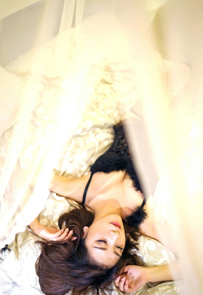 意乱情迷渔网情趣美女黑色吊袜性感大奶人体艺术写真