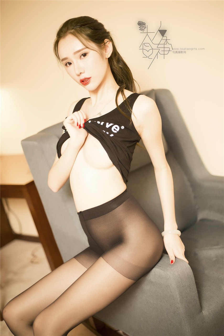 嫩模萌琪琪高清大尺度人体私拍