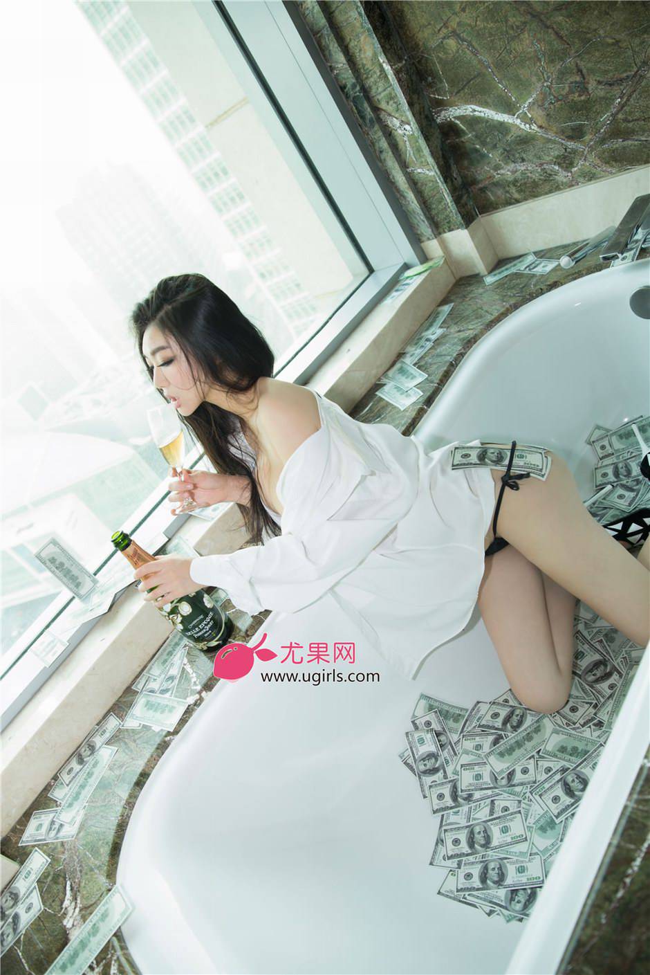 性感尤物许文婷浴室大胆高清人体艺术写真