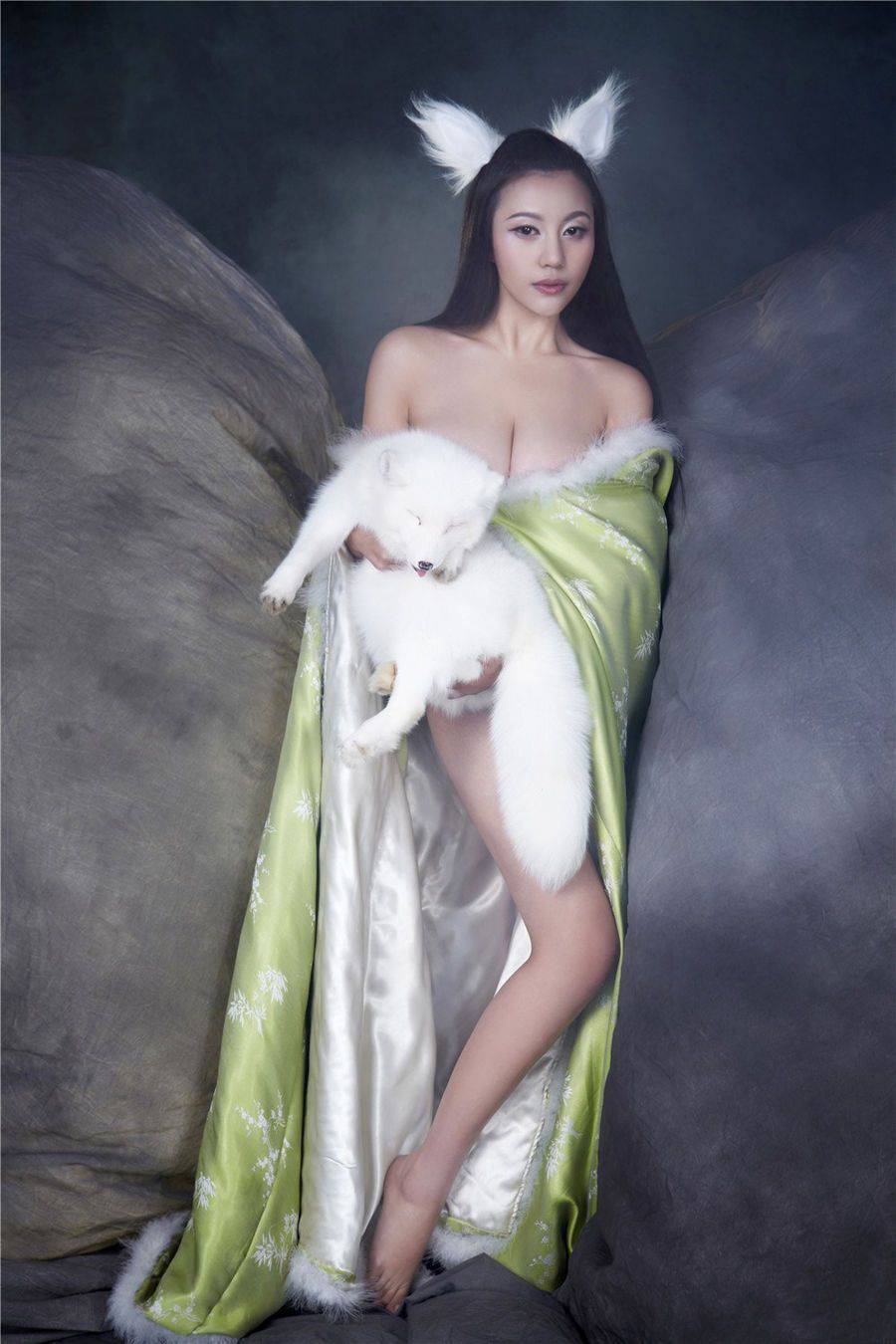 乳神苏梓玲性感人体高清大图来袭