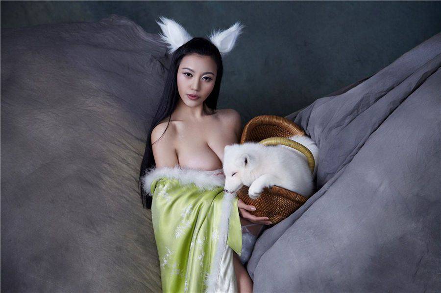 乳神苏梓玲性感人体高清大图来袭