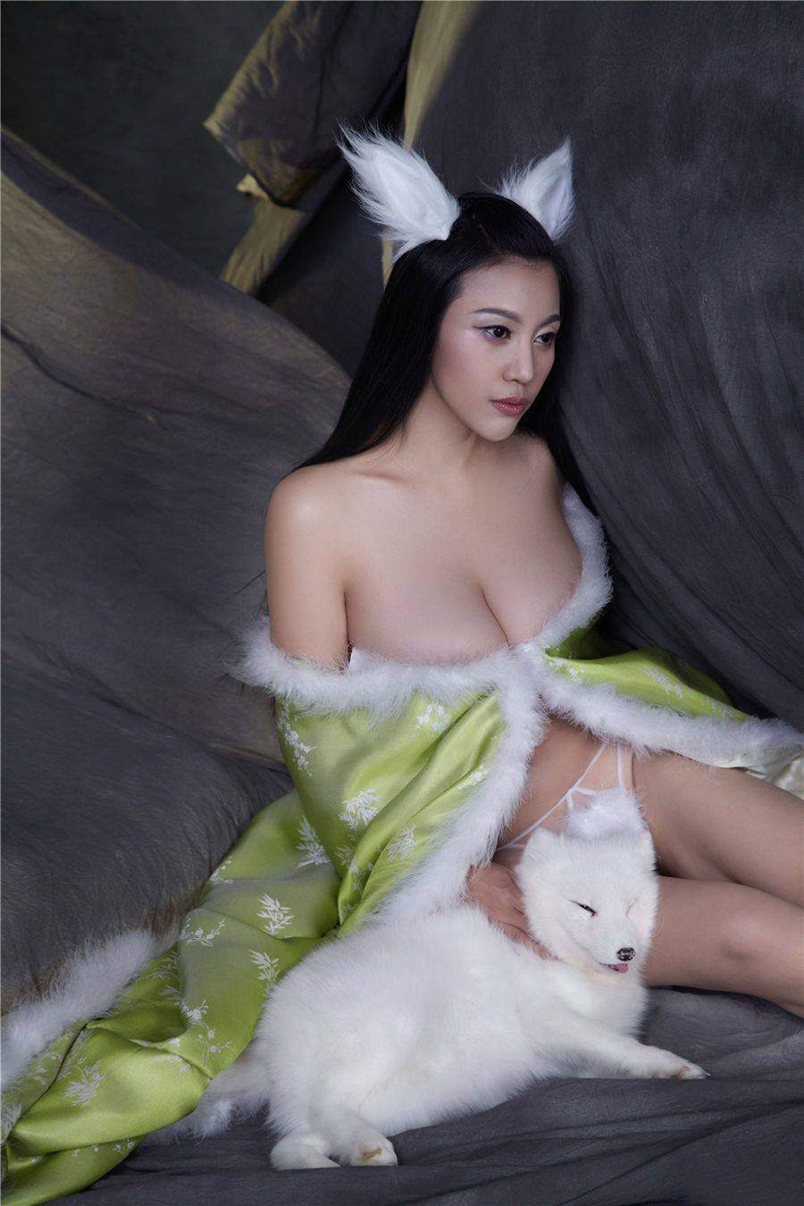 乳神苏梓玲性感人体高清大图来袭