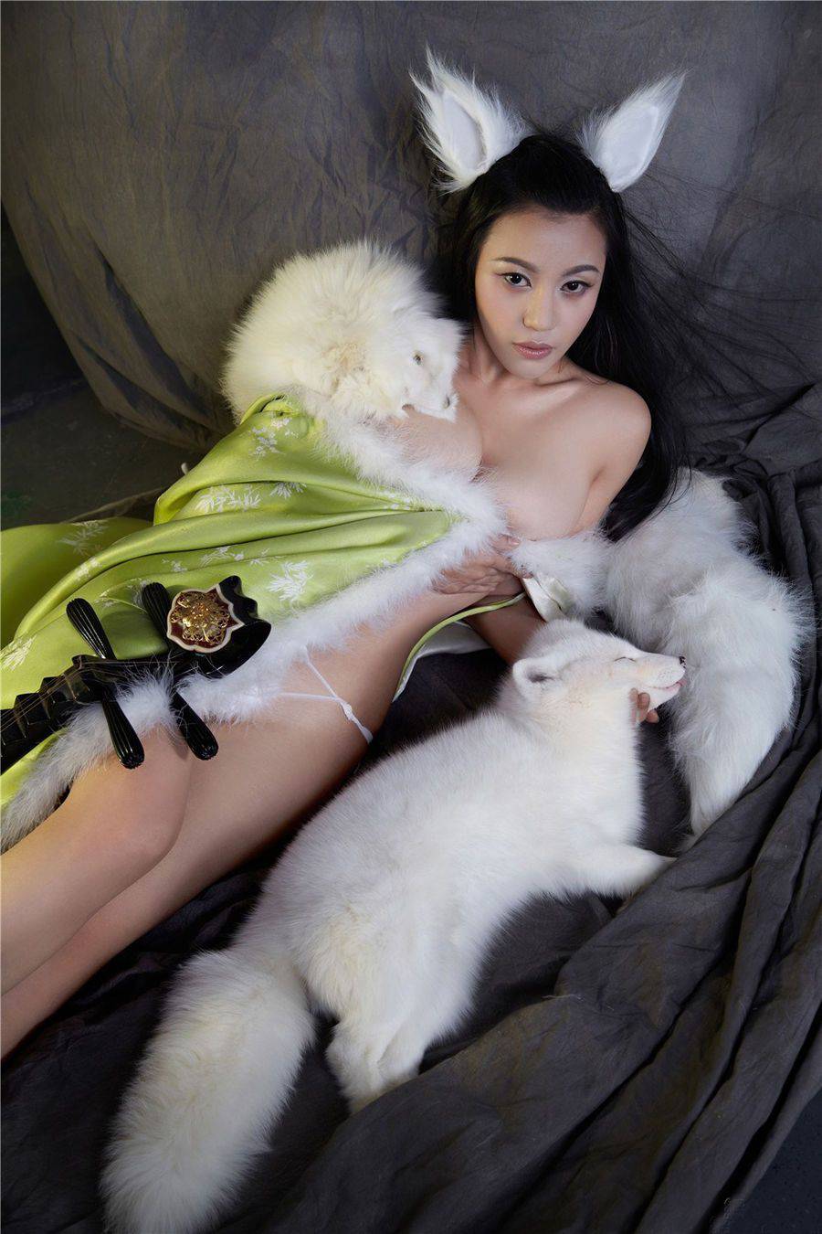 乳神苏梓玲性感人体高清大图来袭