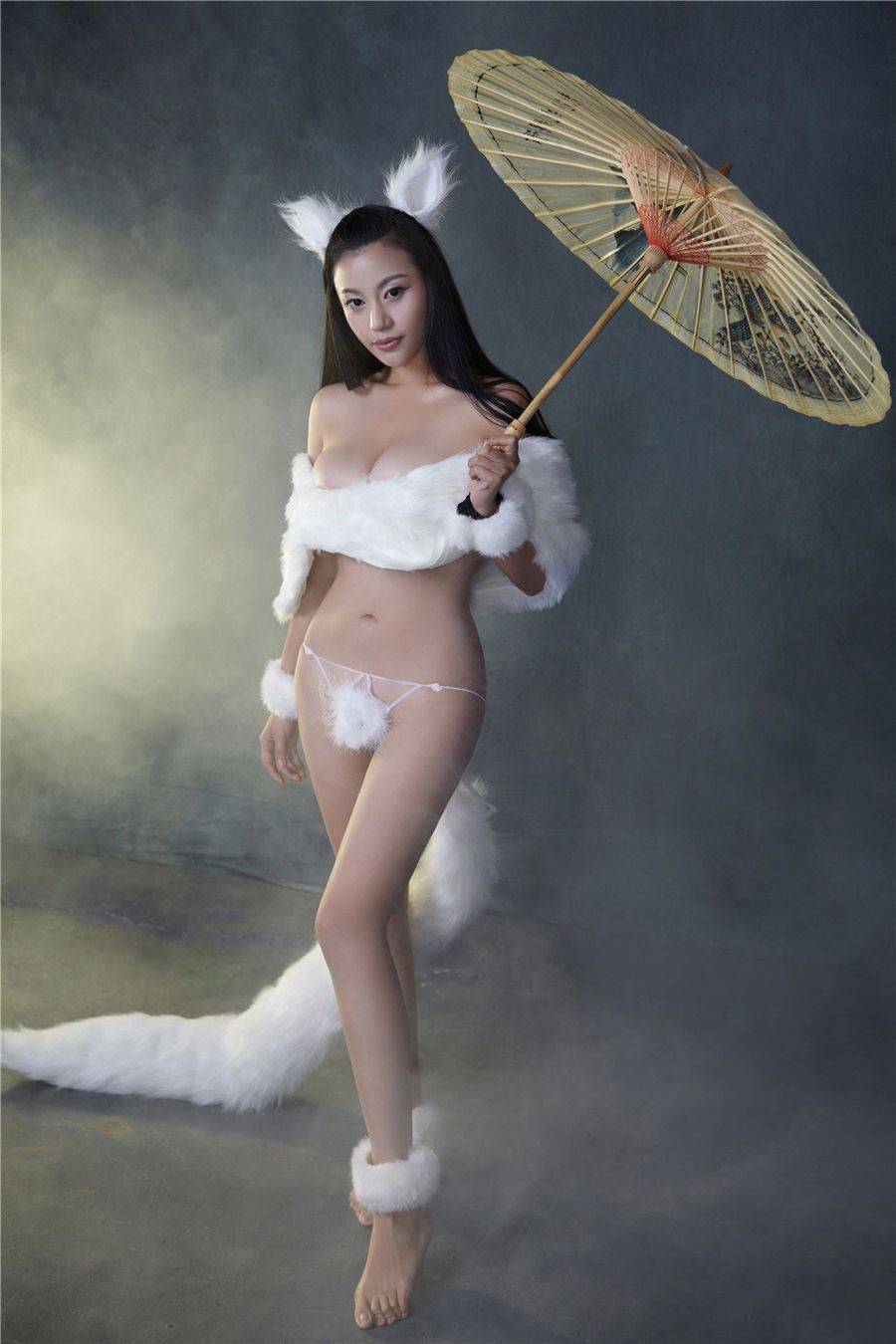 乳神苏梓玲性感人体高清大图来袭