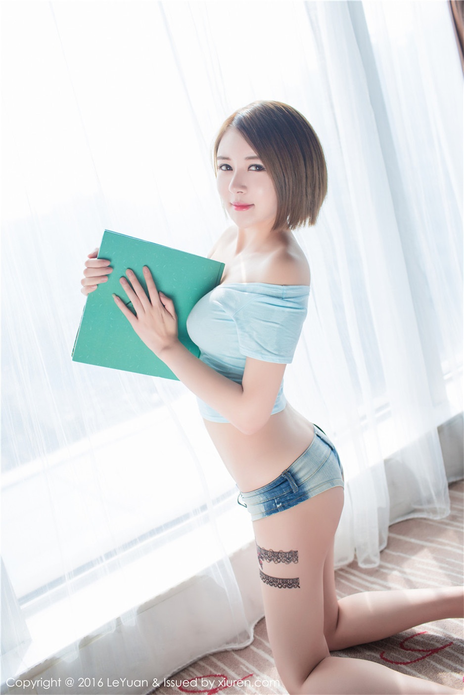 短发气质美女凯竹BuiBui性感私房照