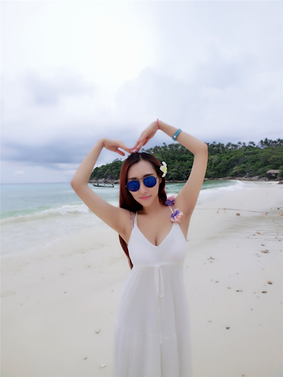 极品性感女神郑文文丰满美胸人体写真