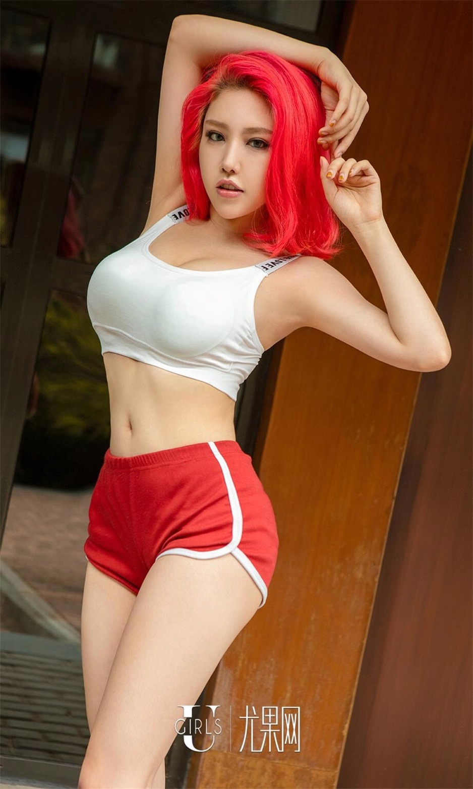 闺房乳模妮小妖大胆丰满人体写真