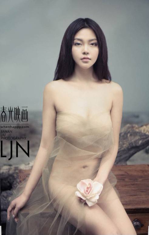 薄纱女的冷艳大胆人体艺术欣赏