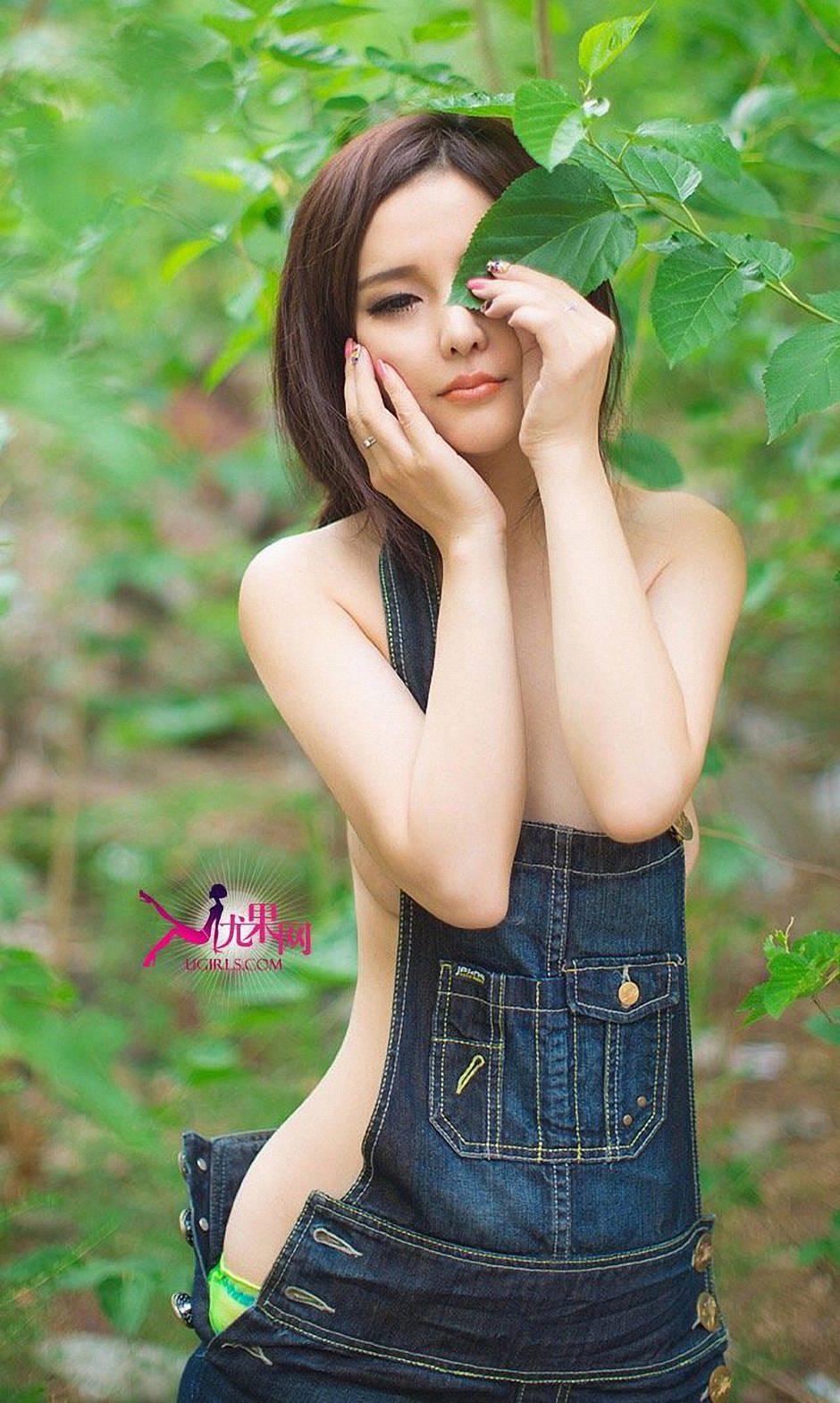 宅男女神纯小希丛林唯美性感人体艺术照