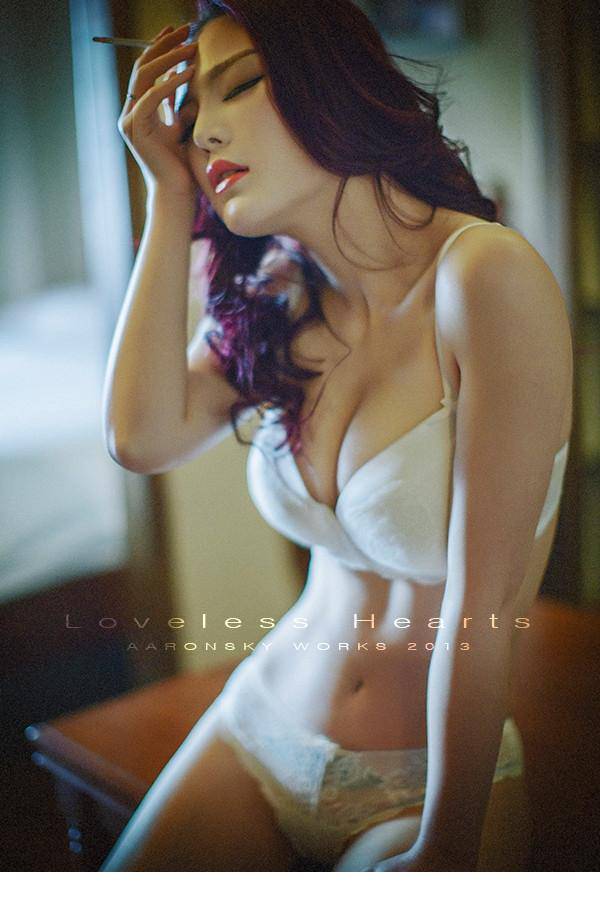 极品性感尤物的私房人体艺术照