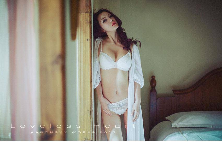 极品性感尤物的私房人体艺术照