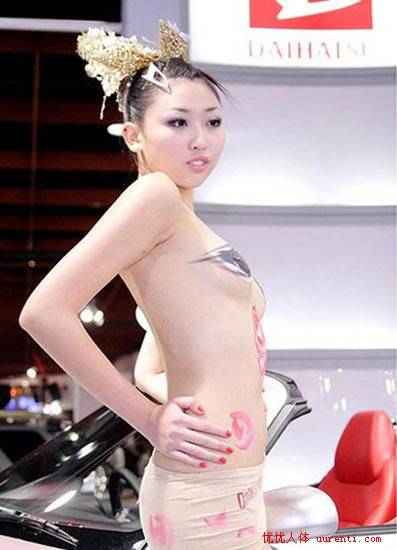 台北车展性感车模人体彩绘表演