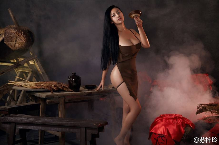 性感女神苏梓玲丰乳人体照欣赏