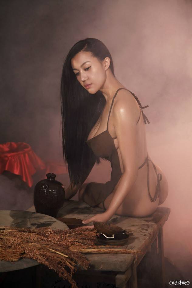 性感女神苏梓玲丰乳人体照欣赏