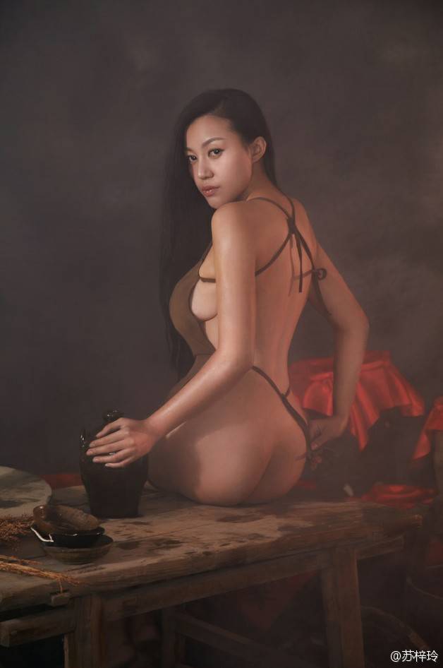 性感女神苏梓玲丰乳人体照欣赏