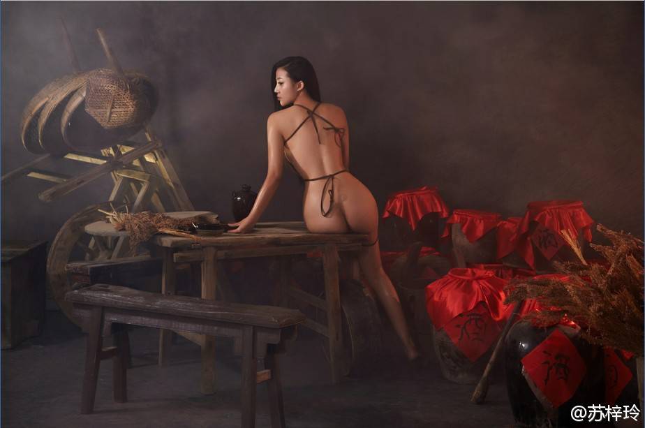 性感女神苏梓玲丰乳人体照欣赏