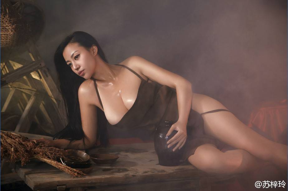 性感女神苏梓玲丰乳人体照欣赏