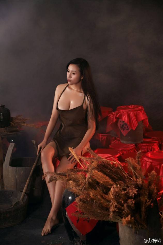 性感女神苏梓玲丰乳人体照欣赏