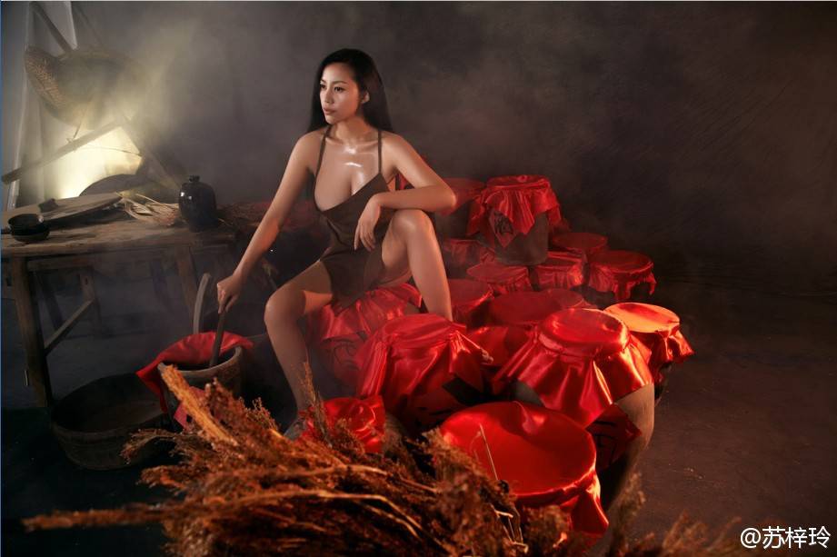 性感女神苏梓玲丰乳人体照欣赏