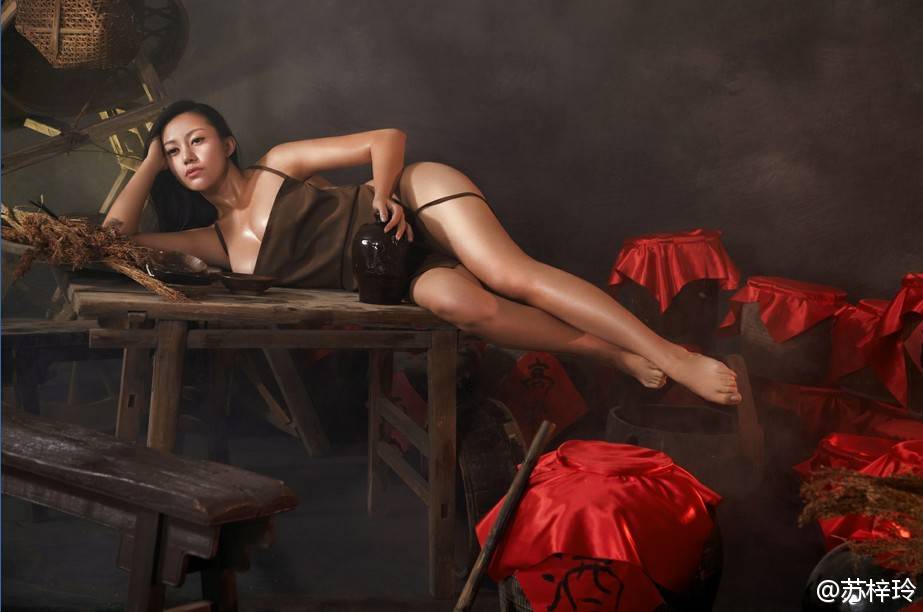 性感女神苏梓玲丰乳人体照欣赏