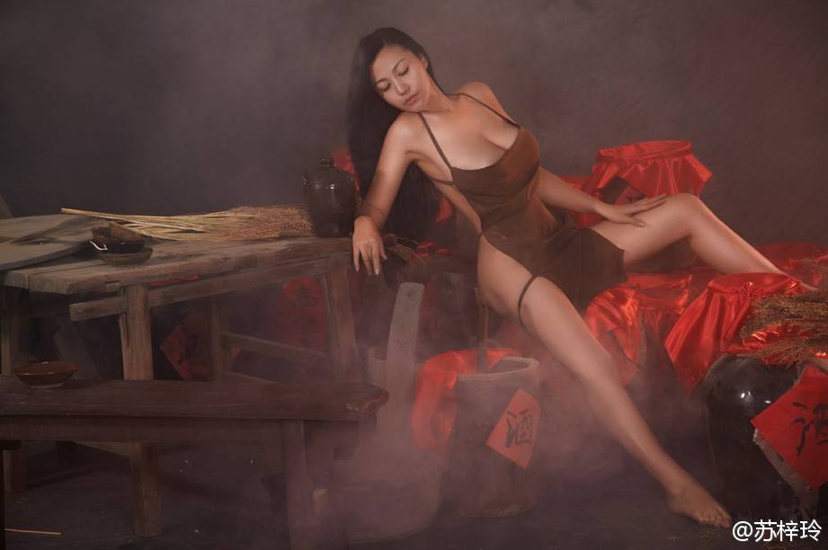 性感女神苏梓玲丰乳人体照欣赏