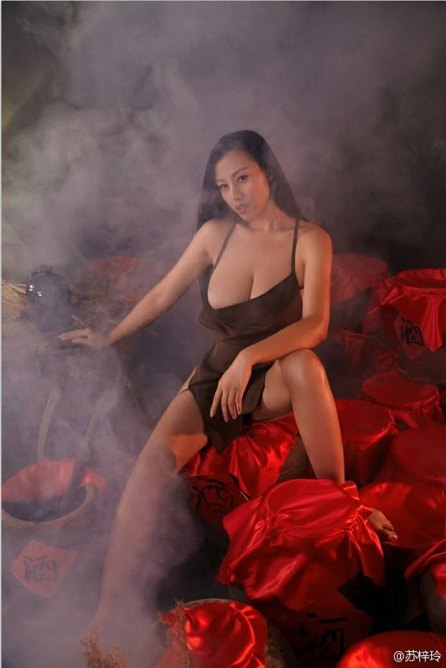 性感女神苏梓玲丰乳人体照欣赏