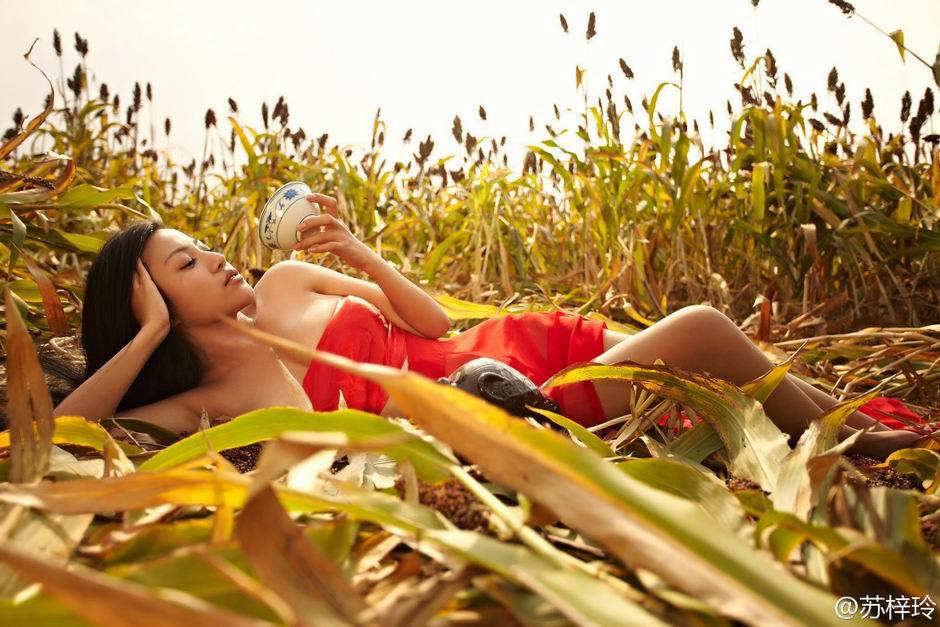 性感女神苏梓玲丰乳人体照欣赏