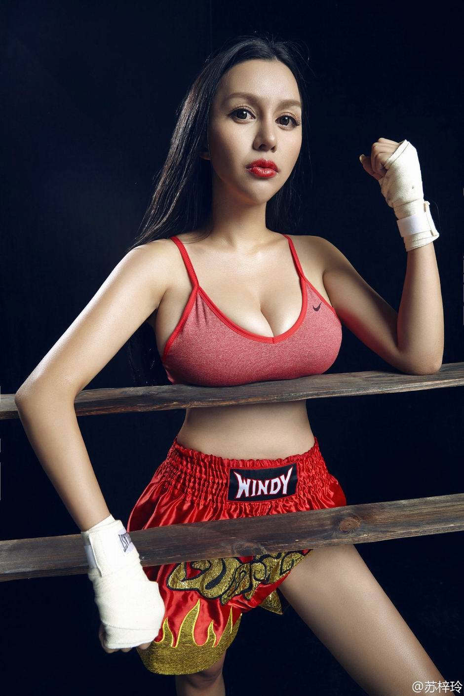 中国g奶女神苏梓玲人体高清大图