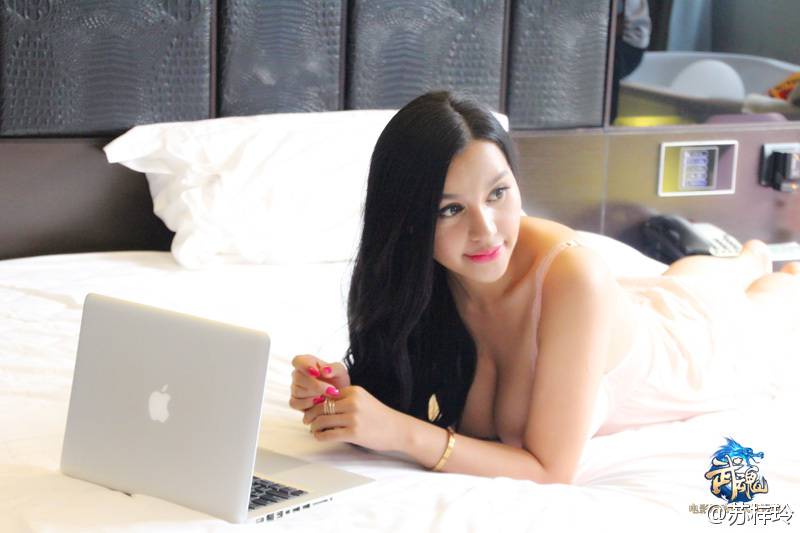 中国g奶女神苏梓玲人体高清大图