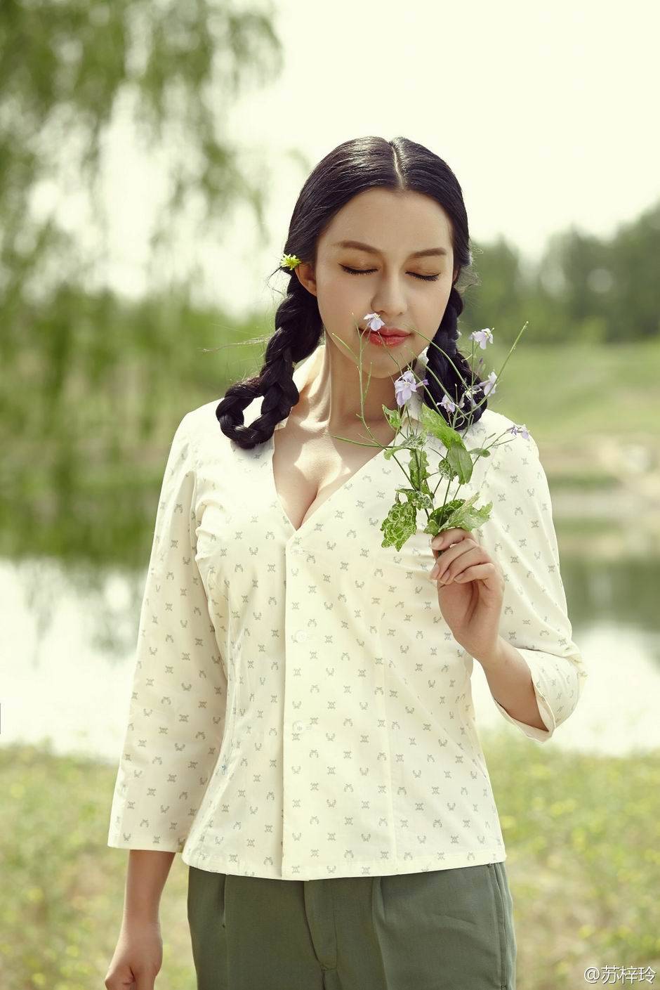 中国g奶女神苏梓玲人体高清大图