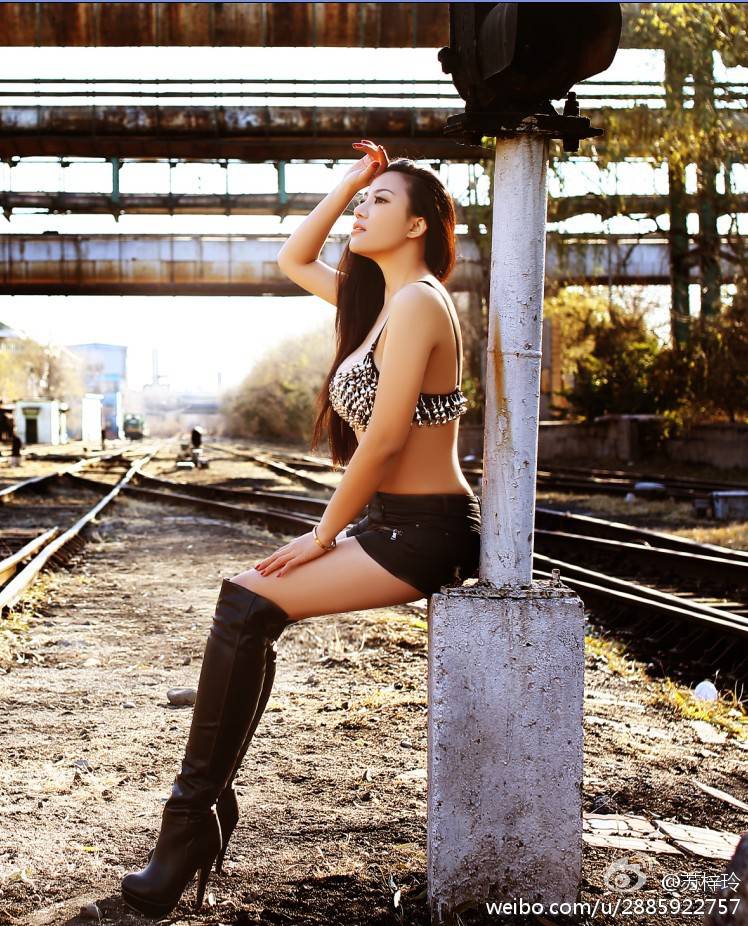 中国g奶女神苏梓玲人体高清大图