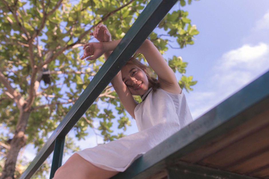 台湾甜美校花夏日人体艺术写真图片