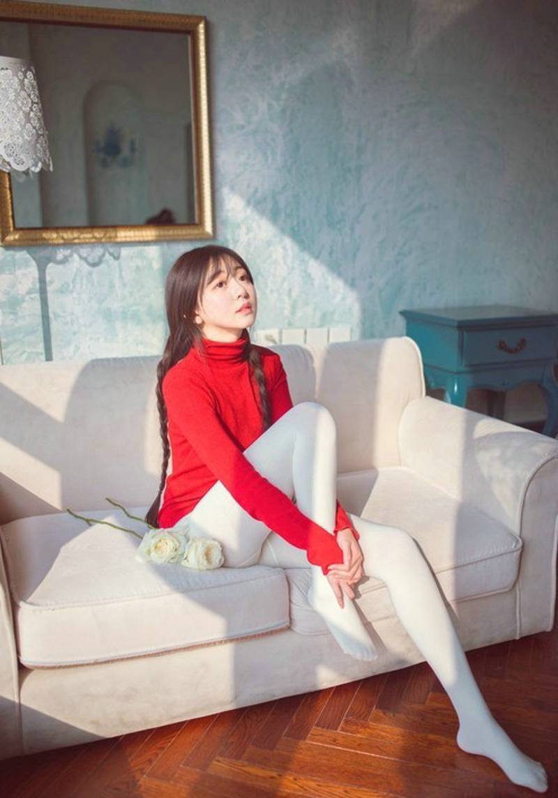 长发萝莉美少女俏皮人体写真集