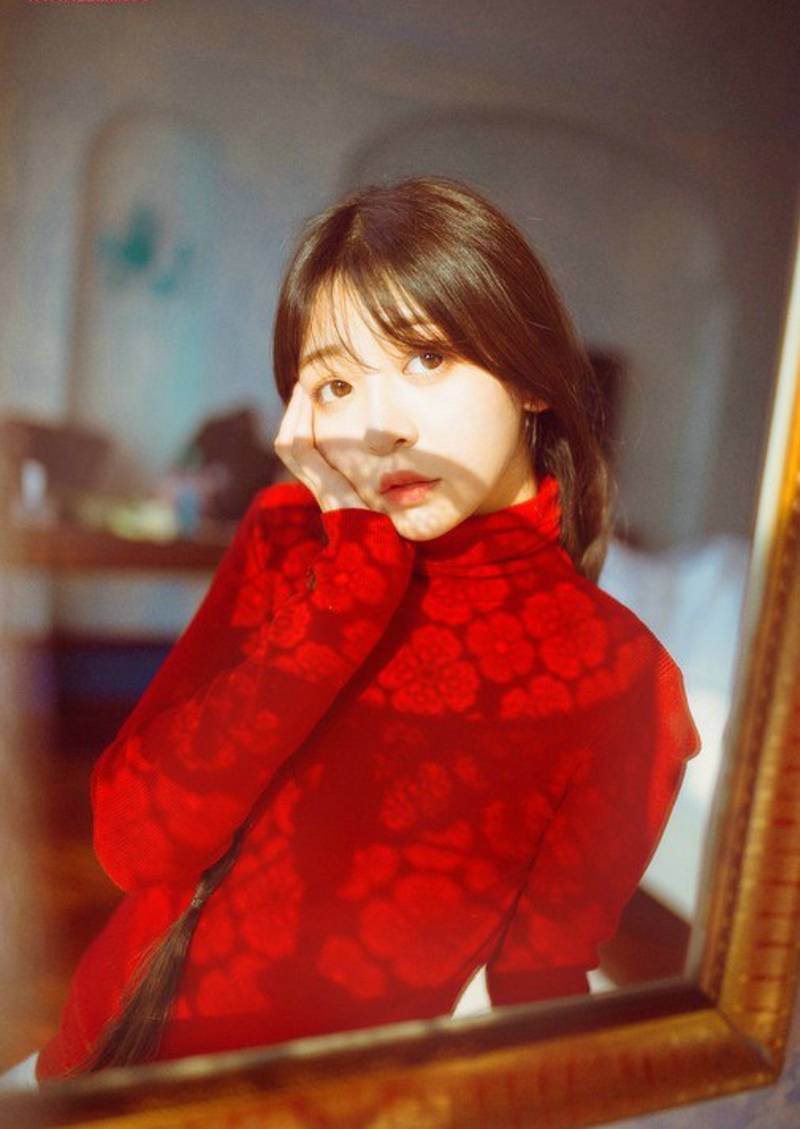 长发萝莉美少女俏皮人体写真集