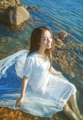 可爱台湾萌妹海边纯净人体写真