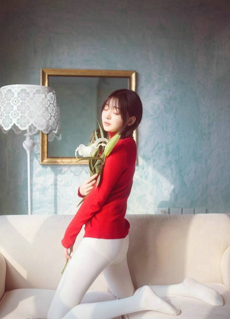 长发萝莉美少女俏皮人体写真集