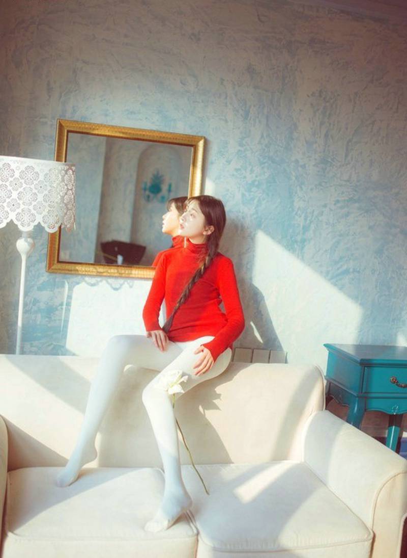 长发萝莉美少女俏皮人体写真集