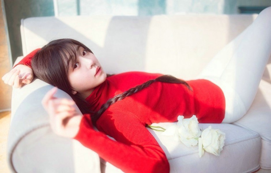 长发萝莉美少女俏皮人体写真集