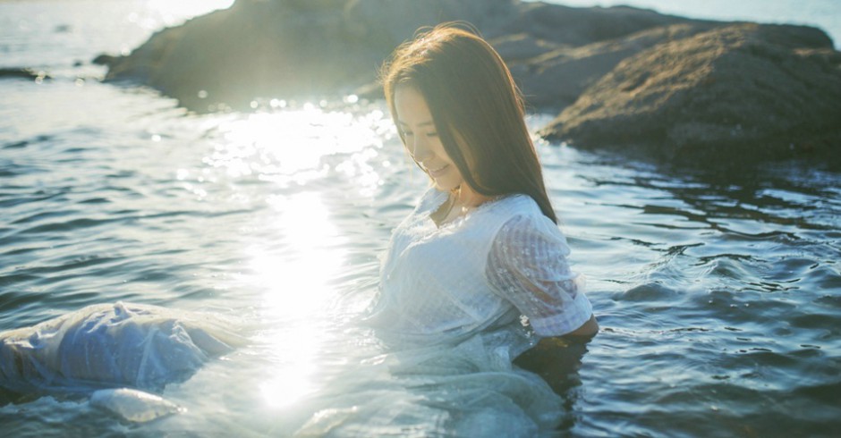 可爱台湾萌妹海边纯净人体写真