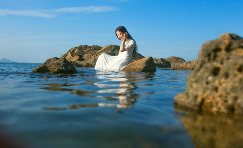 可爱台湾萌妹海边纯净人体写真