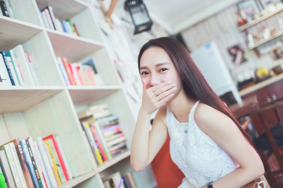 中国清新小女生活力人体艺术照