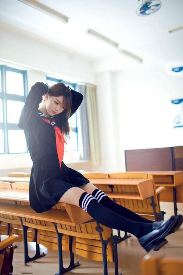 台湾女学生制服诱惑人体艺术写真