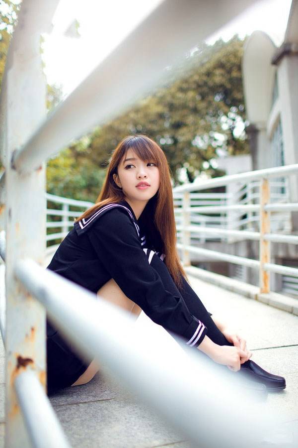 台湾女学生制服诱惑人体艺术写真